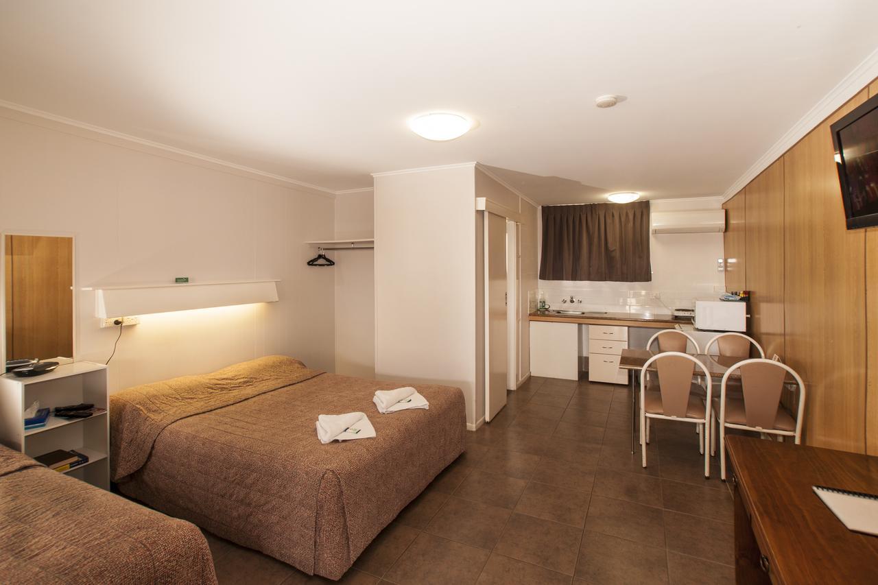Jefferys Motel Тувумба Экстерьер фото