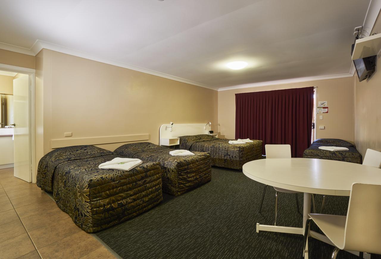 Jefferys Motel Тувумба Экстерьер фото